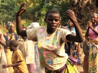 Uganda - vesnice Pygmejů